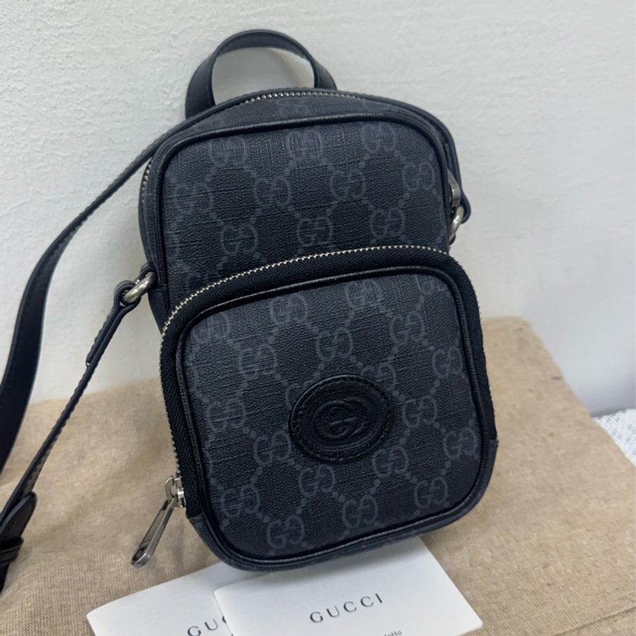 GUCCI黑滿版防刮手機相機包-5