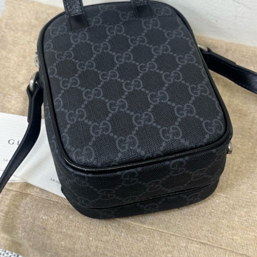 GUCCI黑滿版防刮手機相機包-7