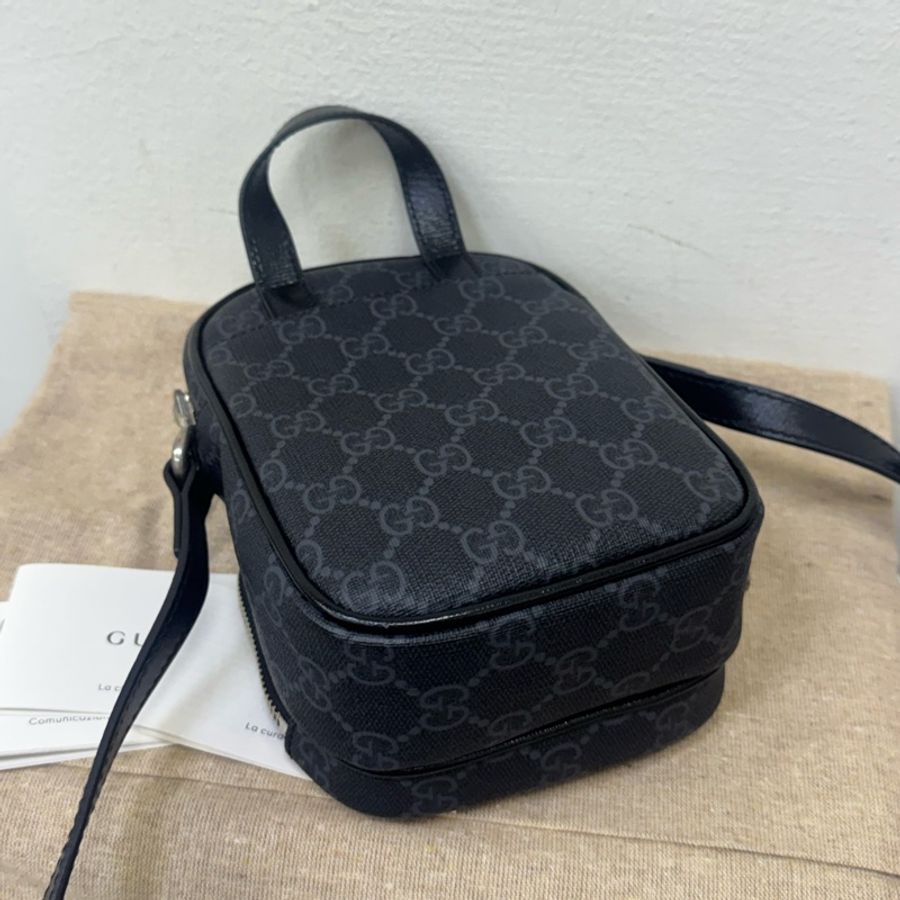 GUCCI黑滿版防刮手機相機包-9
