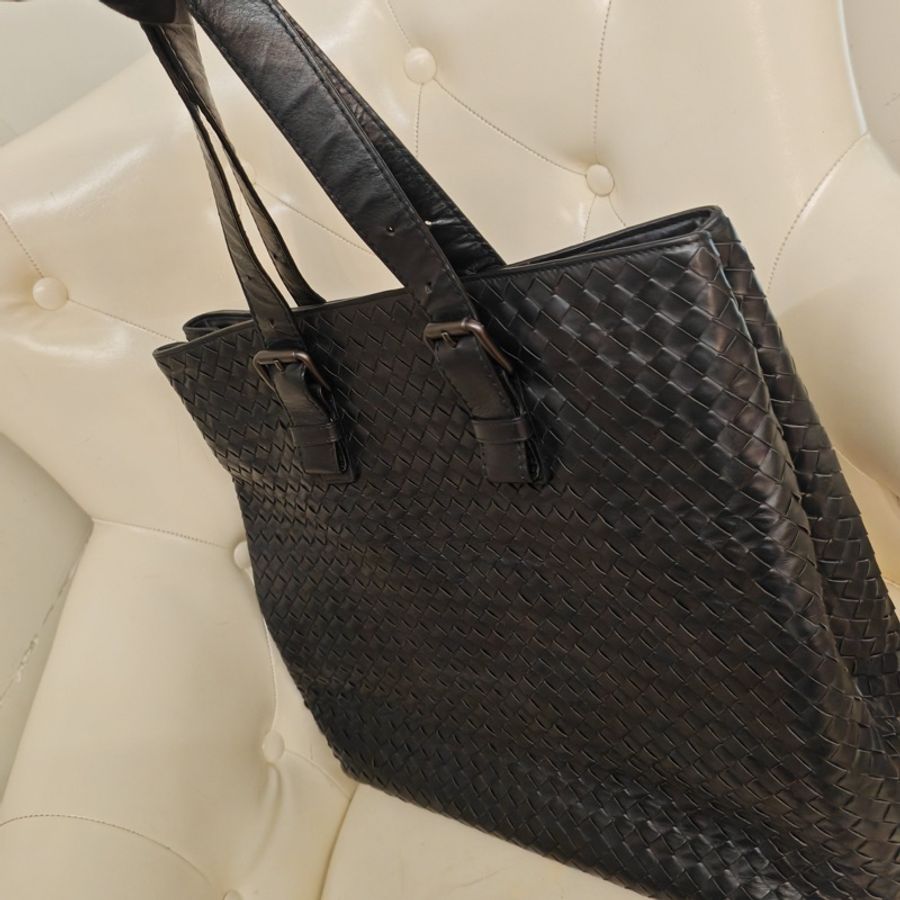 葆蝶家/Bottega Veneta BV黑色編織槍漆扣手提包 尺寸:38*36*15-6