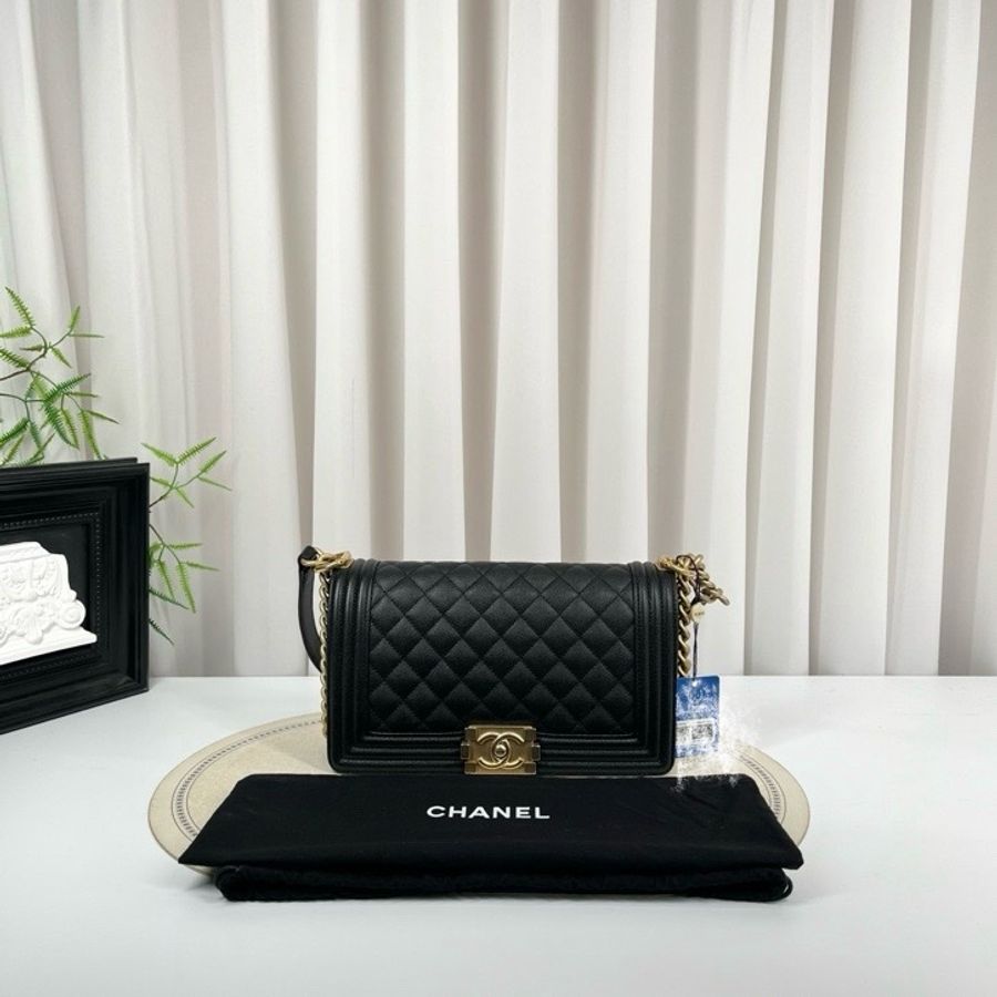 CHANEL香奈兒 芯片款 LEBOY 黑色金扣菱格翻蓋包-0