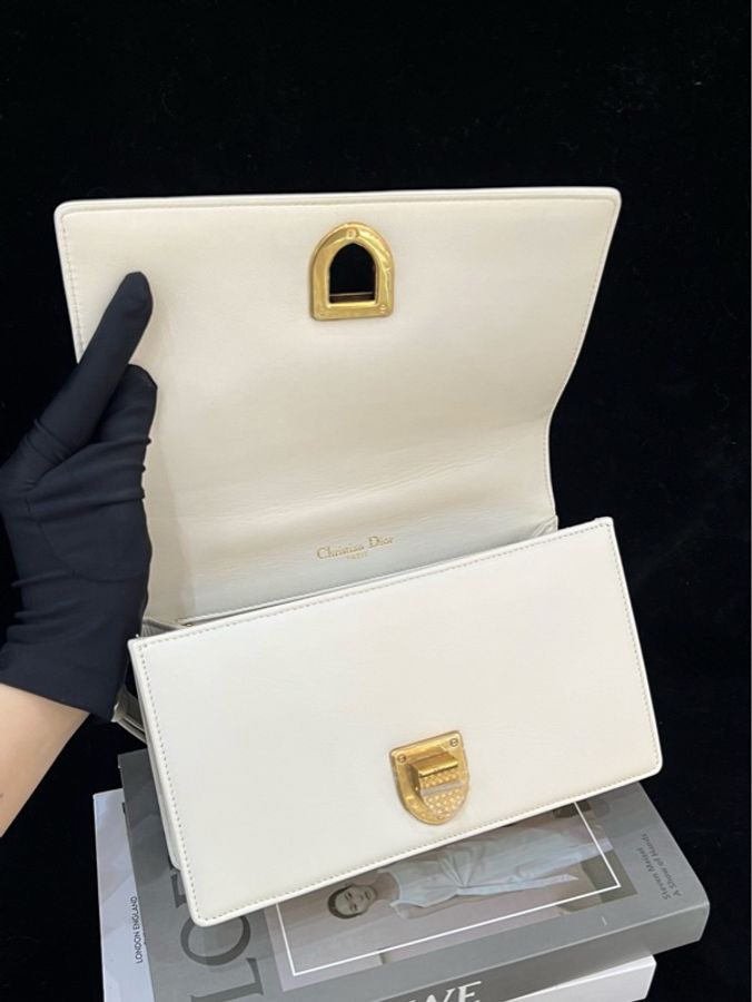 Dior迪奧 diorama奶昔白牛皮復古金盾鉚釘盾牌包小號 尺寸約21*13 配件塵袋 保卡。-4