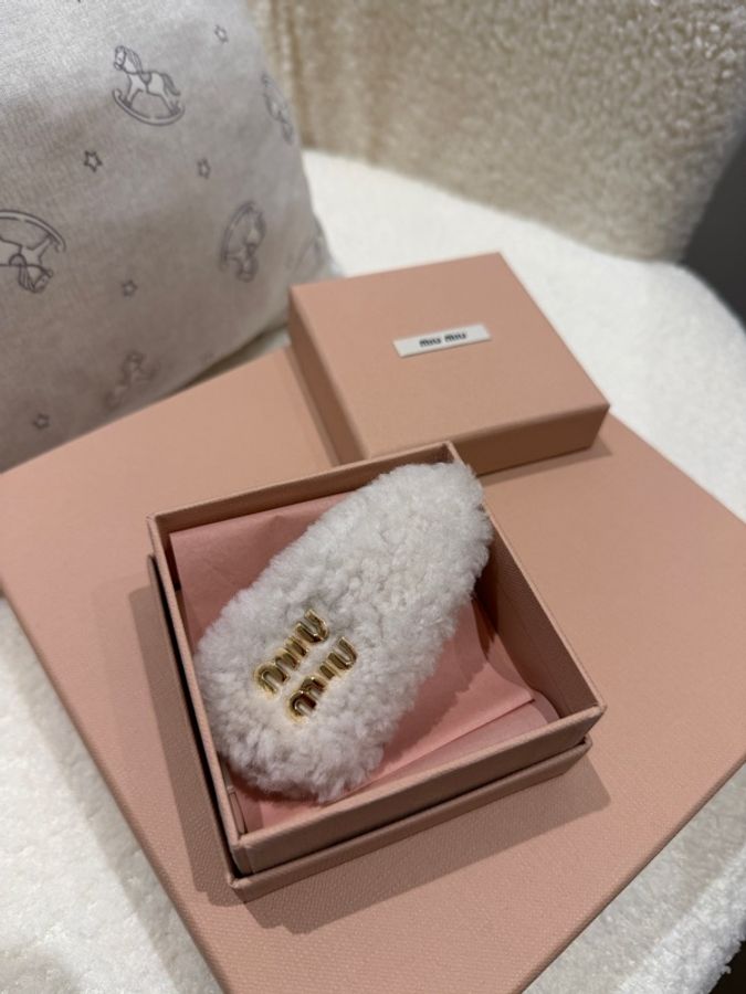 Miumiu毛茸茸髮夾🐑-1