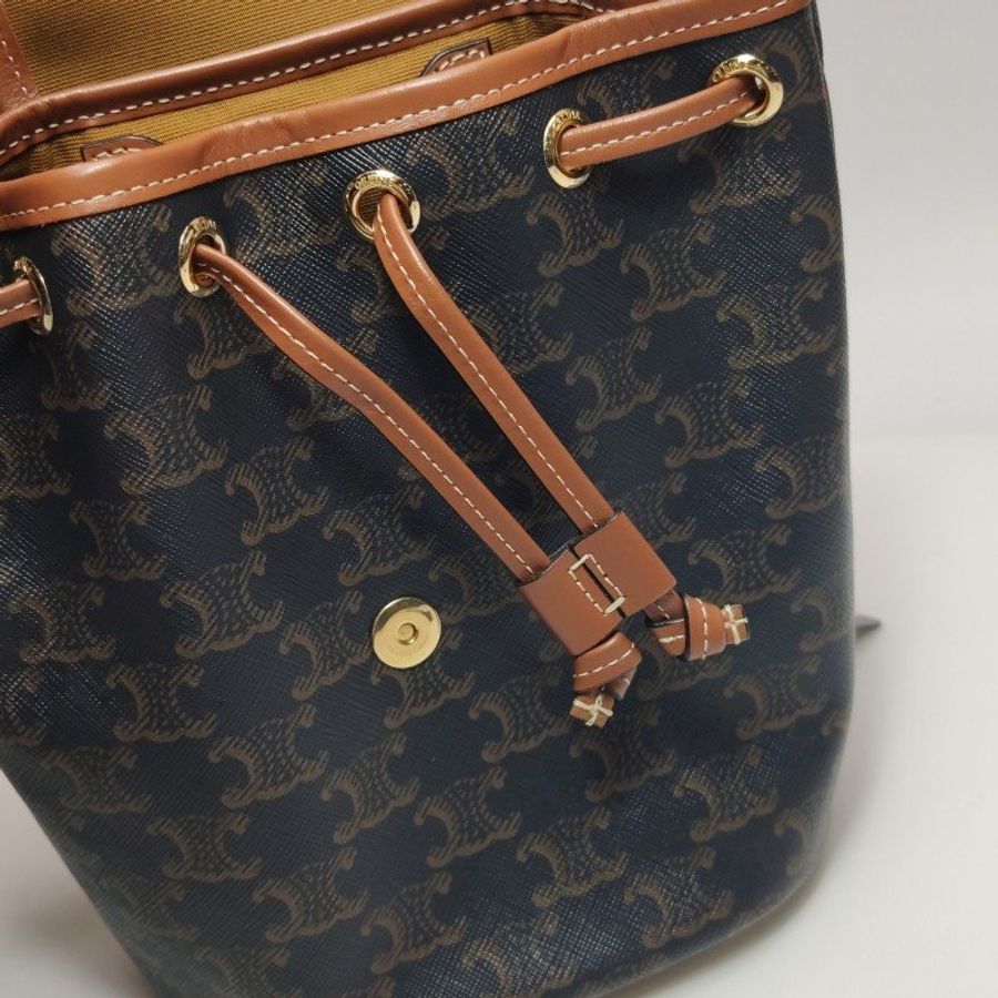 Celine Folco迷你牛皮標誌印花水滴形扣飾雙肩包-19