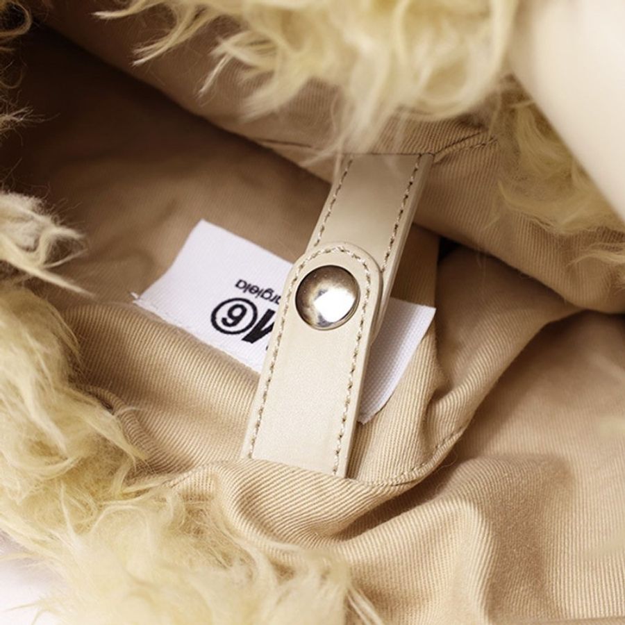MM6 Maison Margiela 米色仿皮草毛毛托特袋 和尚袋-5