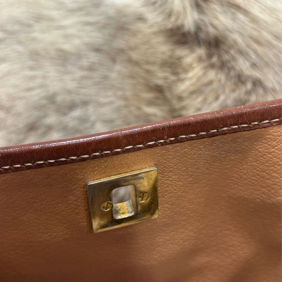 Vintage Celine Triomphe 凱旋門深色水桶側背包-10