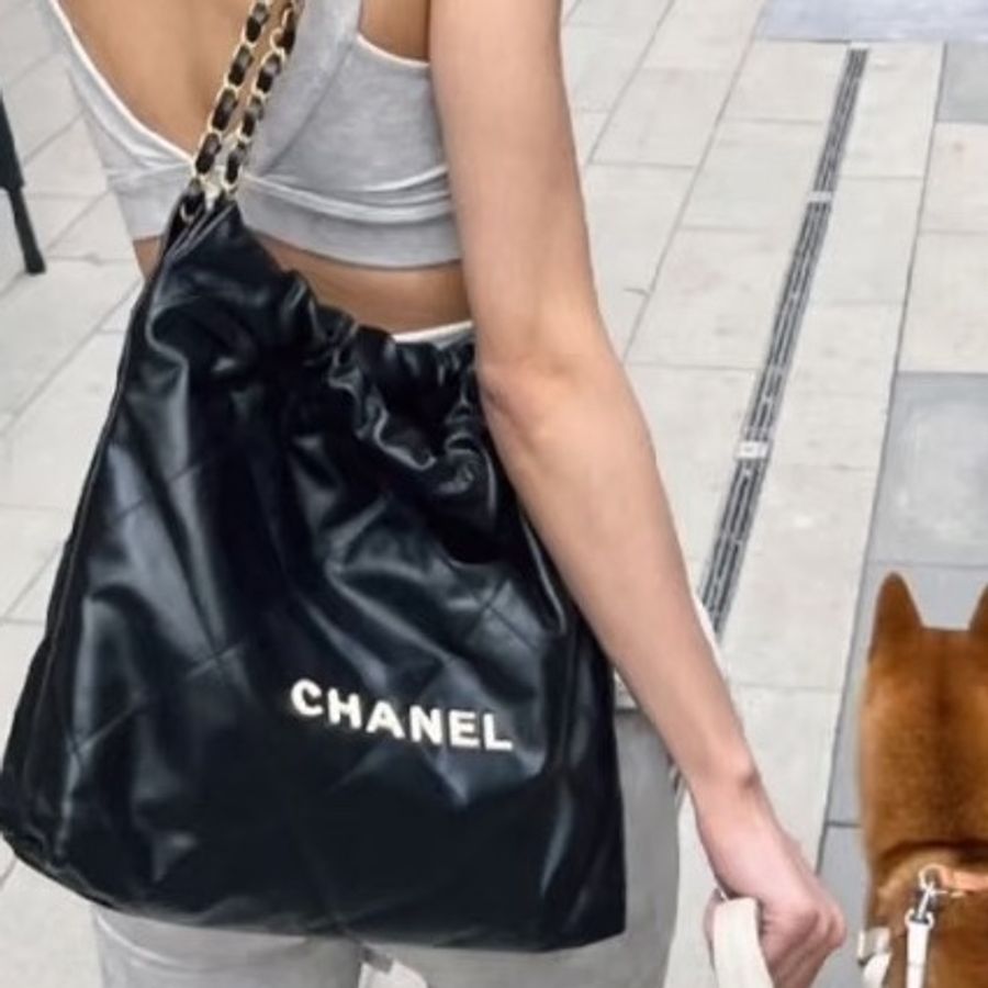 CHANEL香奈兒22Bag中號黑色全皮白Logo子母垃圾袋包 🈶購證芯片款🪼-27