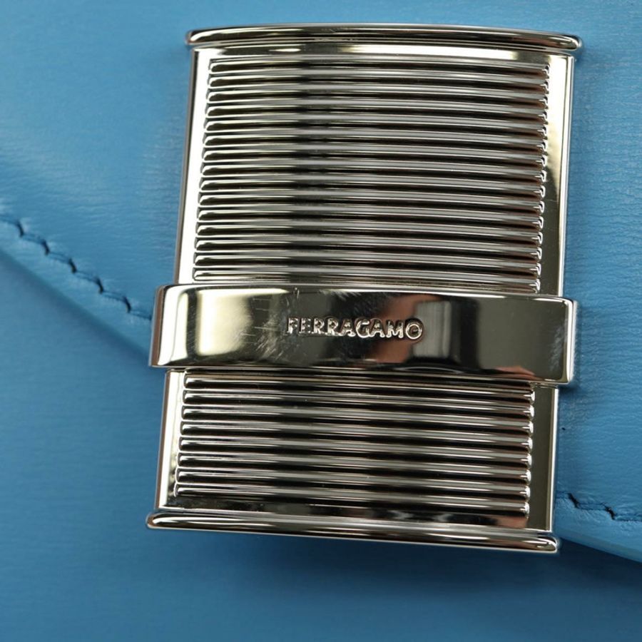 【日本直送】Salvatore Ferragamo Fiamma 肩背包,皮革材質,淺藍色,銀色,正品,貨號 189557M-18