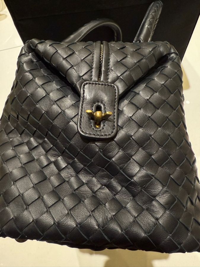 Bottega Veneta 小羊皮黑色編織波士頓包-13