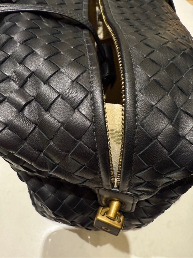 Bottega Veneta 小羊皮黑色編織波士頓包-21