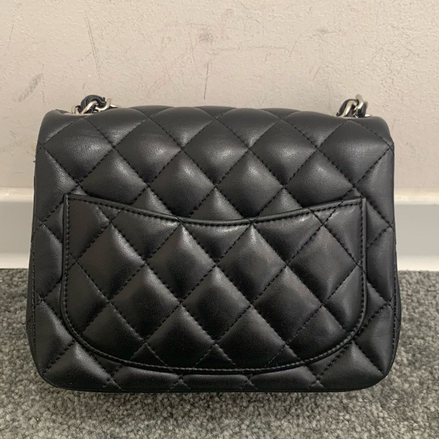 Chanel 香奈兒 Classic Flap CF 黑色羊皮銀扣經典菱格皮穿鏈鏈條銀扣 小羊皮 方胖子斜挎單肩包 迷你 黑色 28開-1