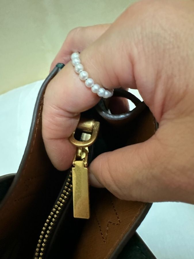 TORY BURCH 小圓標TB荔枝紋皮革手提斜背包-20