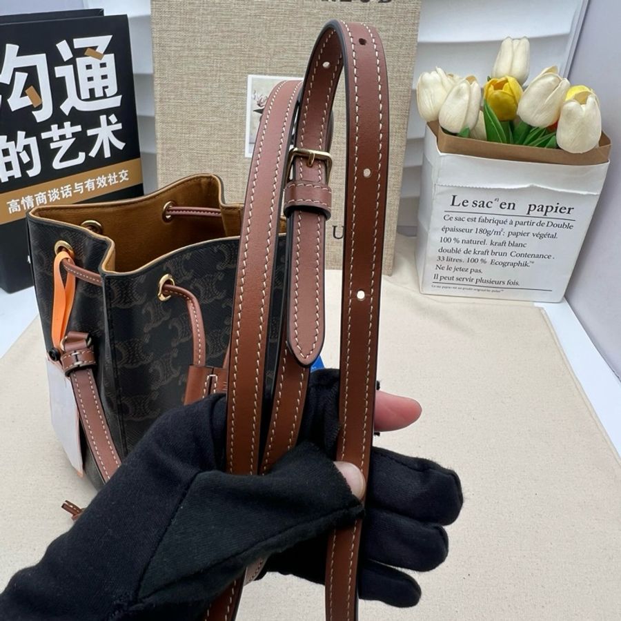 Celine賽琳 Triomphe 徽標印花抽繩水桶包斜挎包單肩包 棕色-8