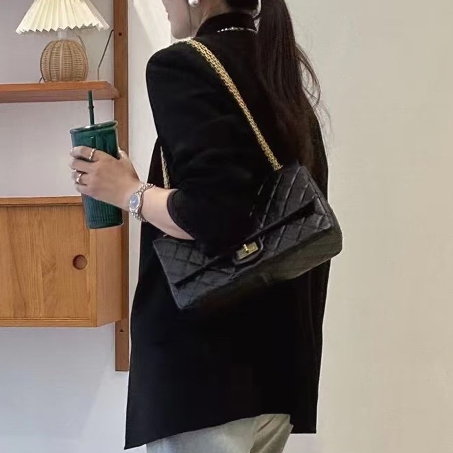 CHANEL香奈兒2.55中號黑色油蠟牛皮菱格鏈條單肩斜挎包🦉附件身份卡鐳射16-7