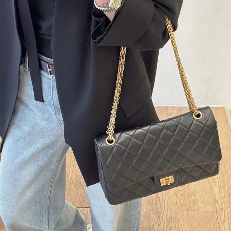 CHANEL香奈兒2.55中號黑色油蠟牛皮菱格鏈條單肩斜挎包🦉附件身份卡鐳射16-8