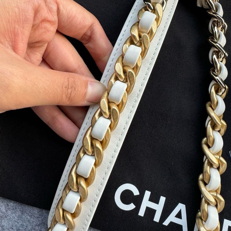 閒置新chanel 香奈兒女士白色全皮銀扣19bag 手提單肩斜挎包全套原膜-7