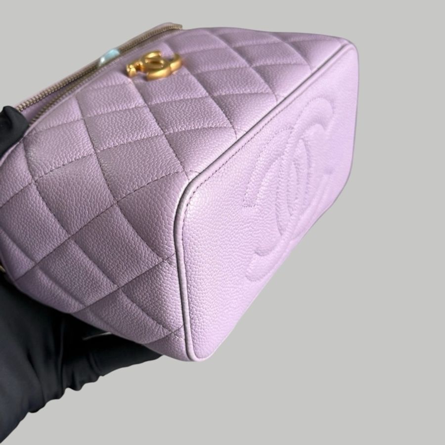 Chanel Caviar Vanity 心型調節扣長盒子-13