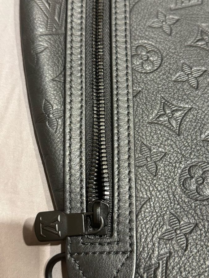 Louis Vuitton M21890 超級實用斜背包/胸包-9