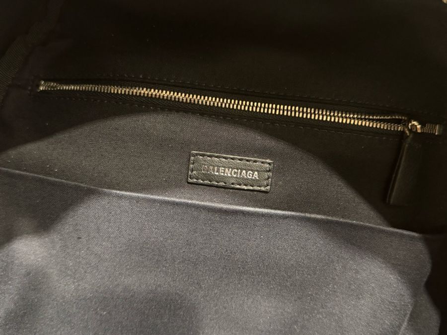 (全新未使用過)巴黎世家鱷魚皮壓紋後背包 Balenciaga-2
