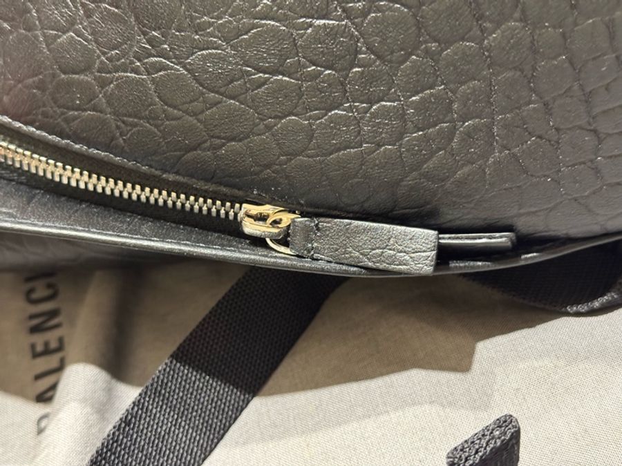 (全新未使用過)巴黎世家鱷魚皮壓紋後背包 Balenciaga-17