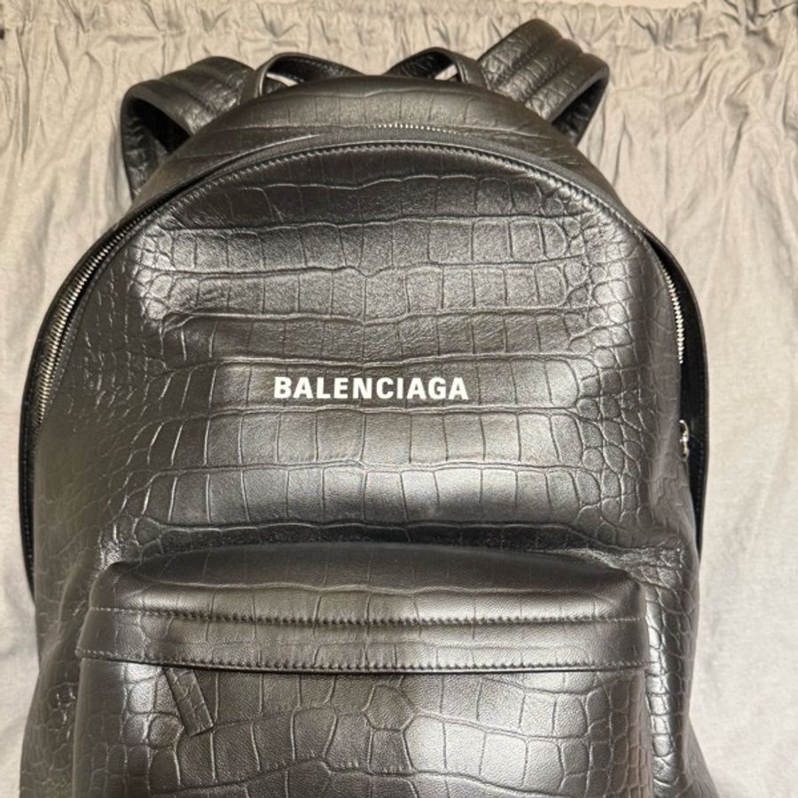 (全新未使用過)巴黎世家鱷魚皮壓紋後背包 Balenciaga-18