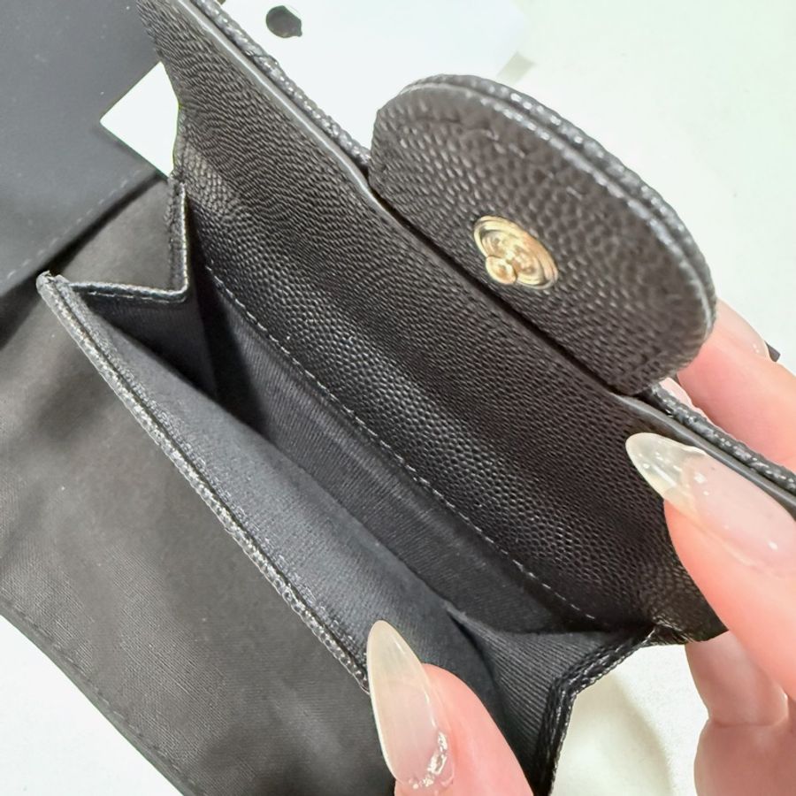 香奈兒 Chanel 黑色牛皮荔枝紋 mini三折短夾 全新未拆膜-1