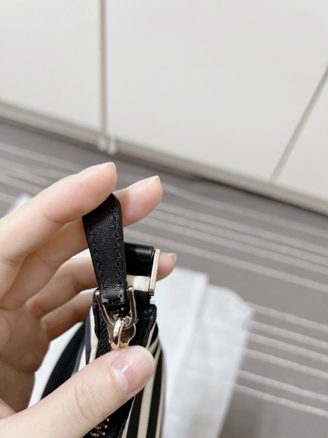 Kate spade 防水黑白條紋肩背包-17