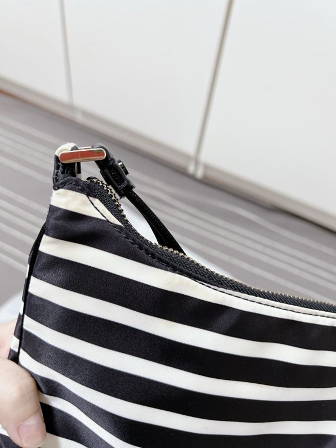 Kate spade 防水黑白條紋肩背包-21