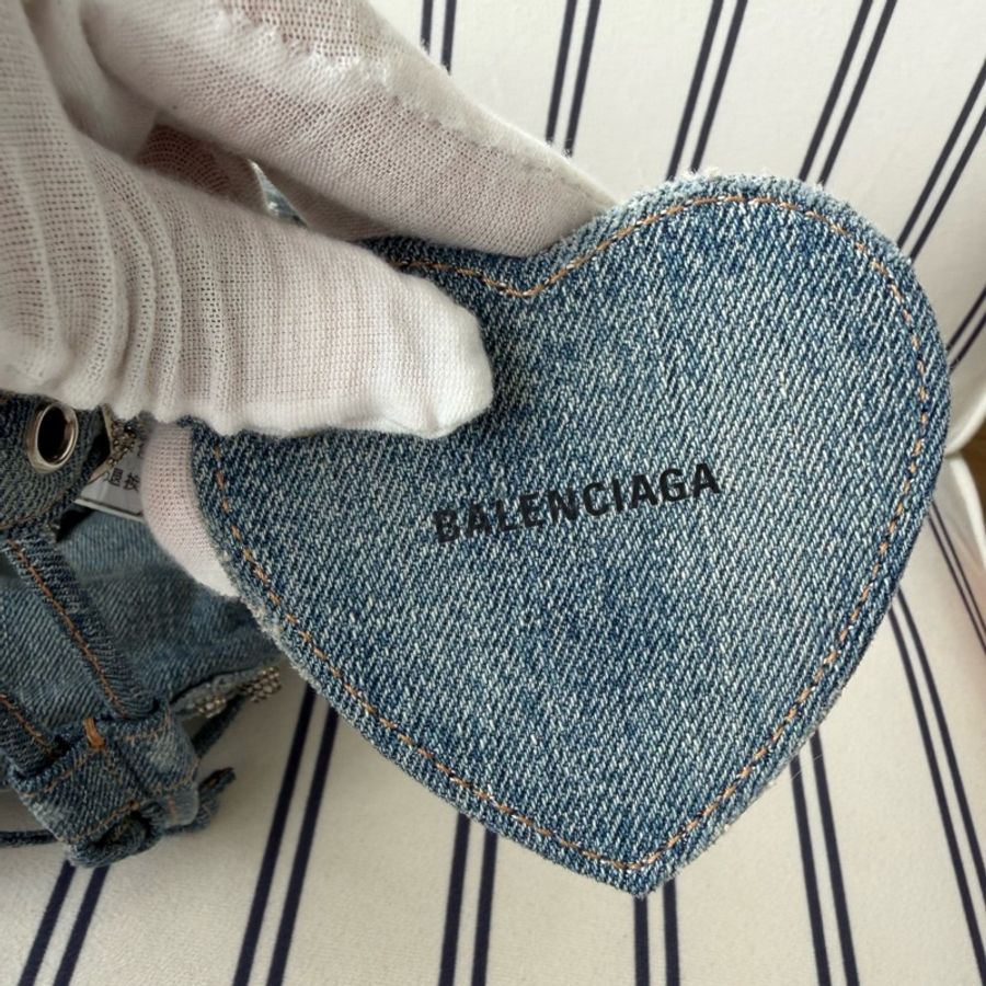 Balenciaga 巴黎世家 新款丹寧牛仔水桶菠蘿鑽扣機車包斜背包-6