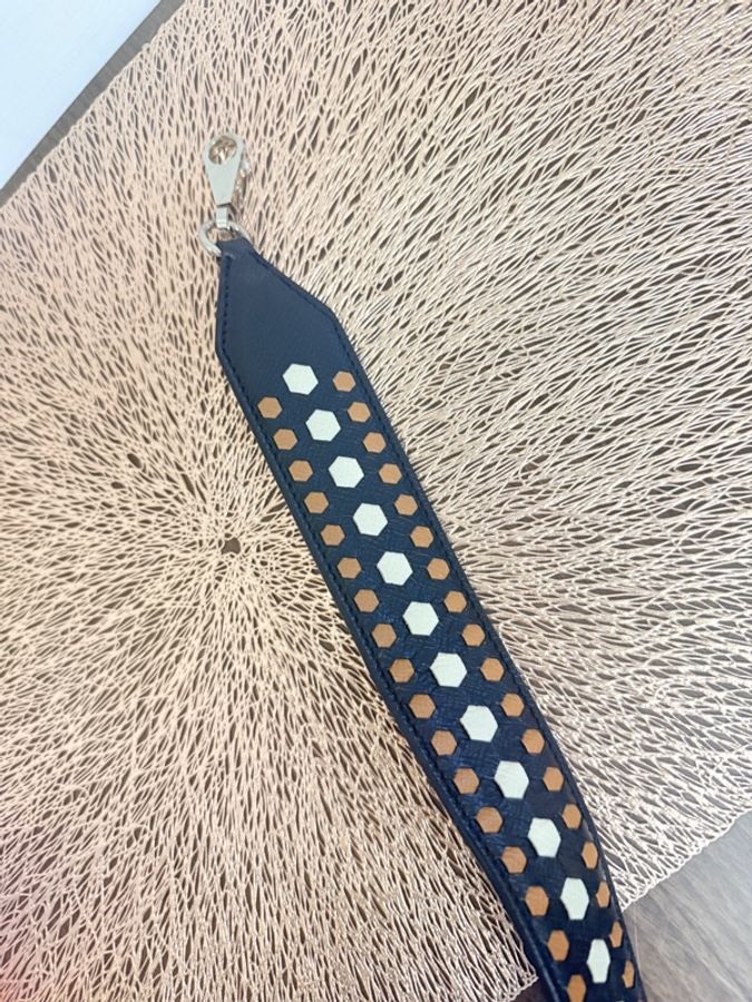 八成新Hermes黑色 全牛皮 愛馬仕 銀扣揹帶-1