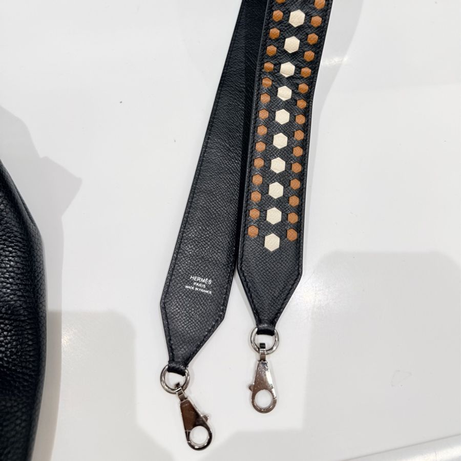 八成新Hermes黑色 全牛皮 愛馬仕 銀扣揹帶-7