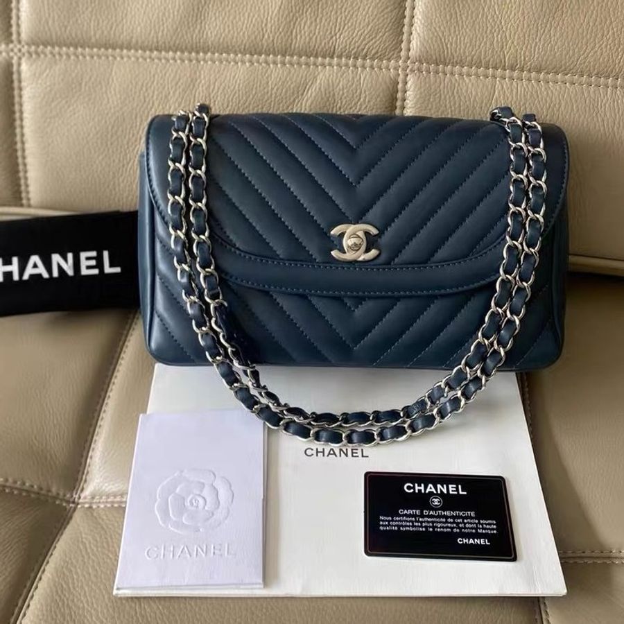 Chanel 藍色羊皮斜紋銀鏈肩背包15.5*26*8cm 99新塵袋 保卡-1