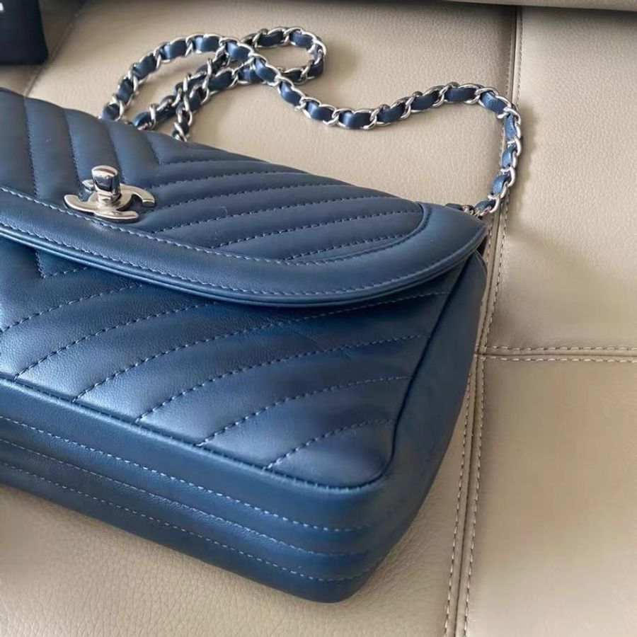 Chanel 藍色羊皮斜紋銀鏈肩背包15.5*26*8cm 99新塵袋 保卡-2