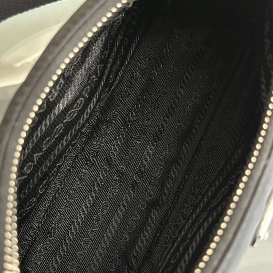 PRADA 經典三合一尼龍斜背包 - 黑銀-5