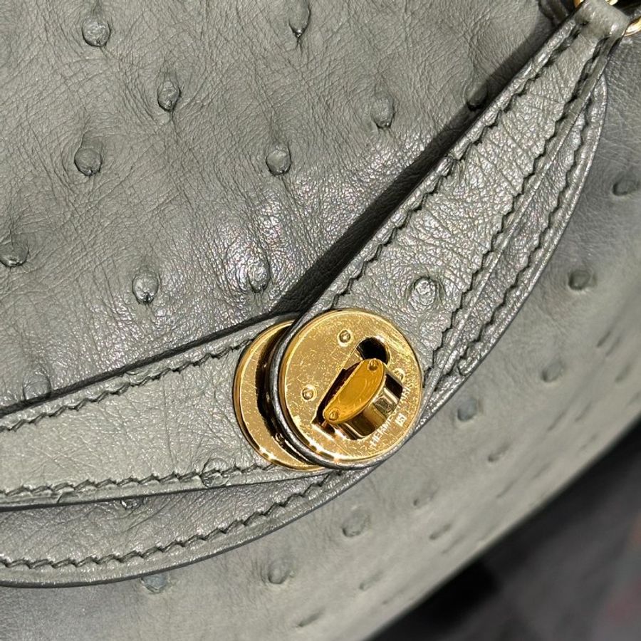 HERMES Mini Lindy - Vert Amande 63 鴕鳥皮杏仁綠金 U-9