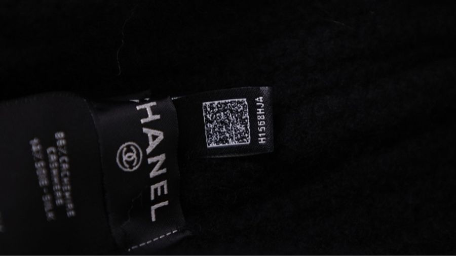 Chanel 25B黑白cc针织毛球雷锋帽-19