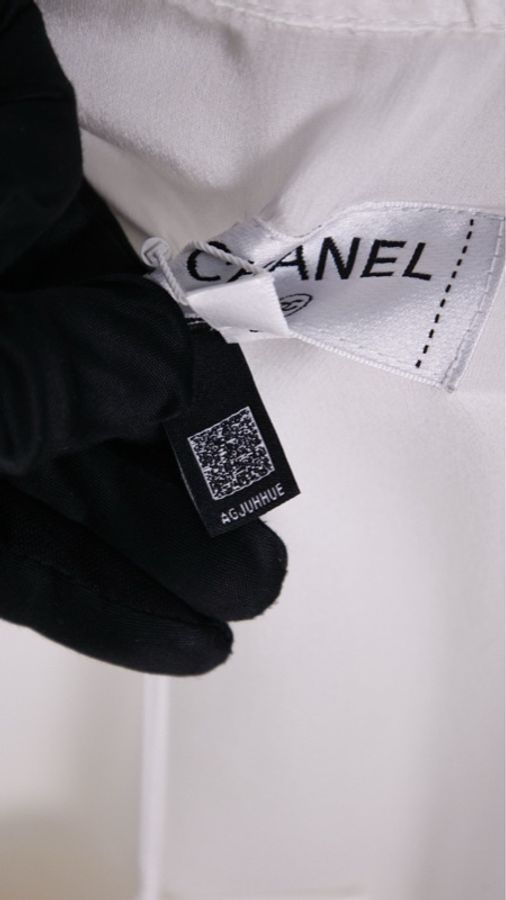 Chanel 25A杭州西湖秀款白色真丝浮雕cc四口袋圆领长袖衬衫外套上衣-23