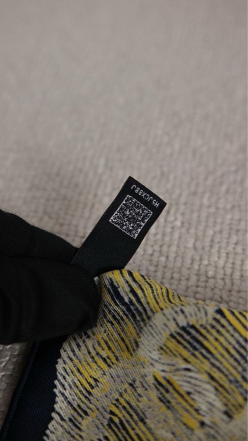 Chanel 25B中秋限定夜空蓝黄白月球山茶花丝巾-13