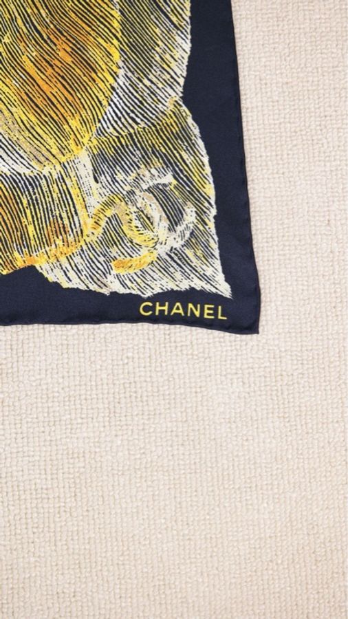 Chanel 25B中秋限定夜空蓝黄白月球山茶花丝巾-15