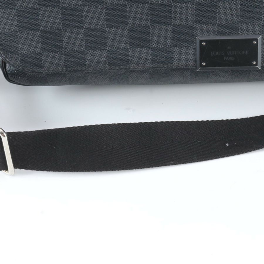 路易威登 Damier Graphite District GM N41271 男士真皮單肩包-1