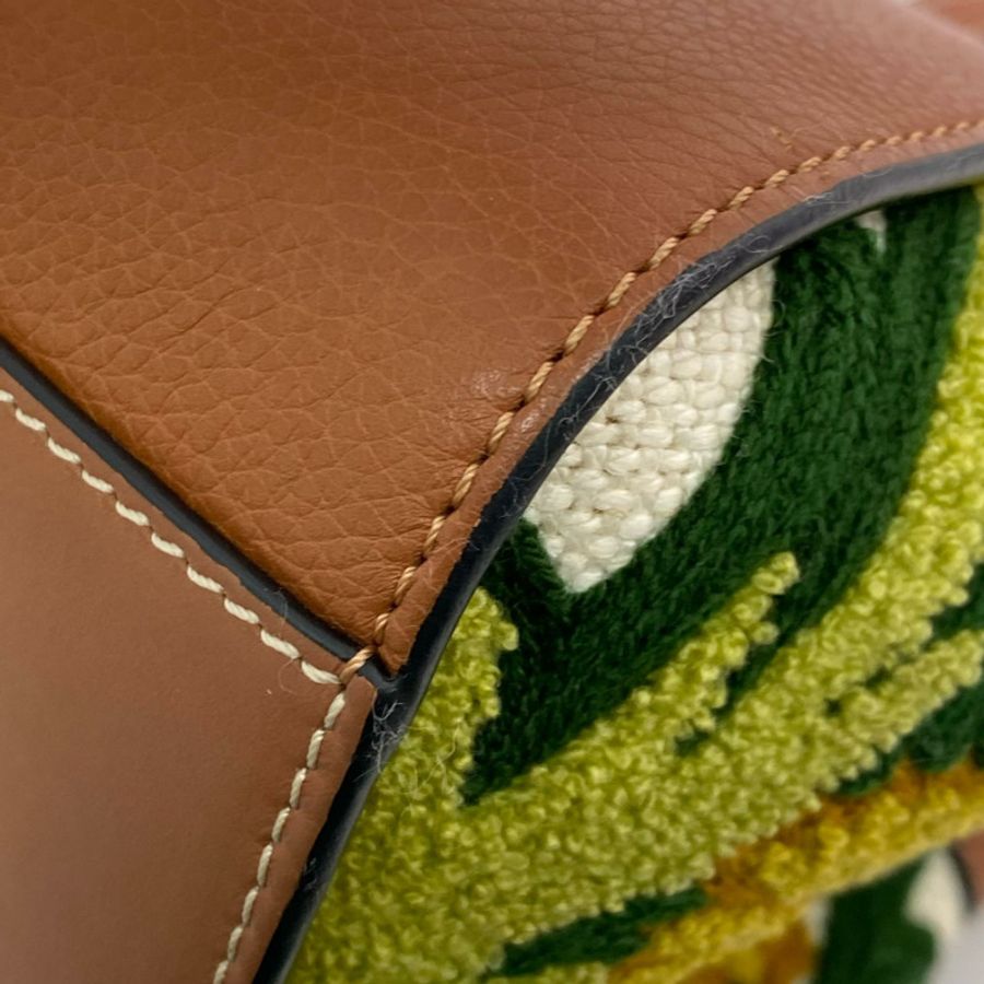 △ LOEWE 羅意威 Brown Calfskin And Canvas Mini Hammock Flower 2 way bag 啡色小牛皮和帆布兩用袋-267012821-9