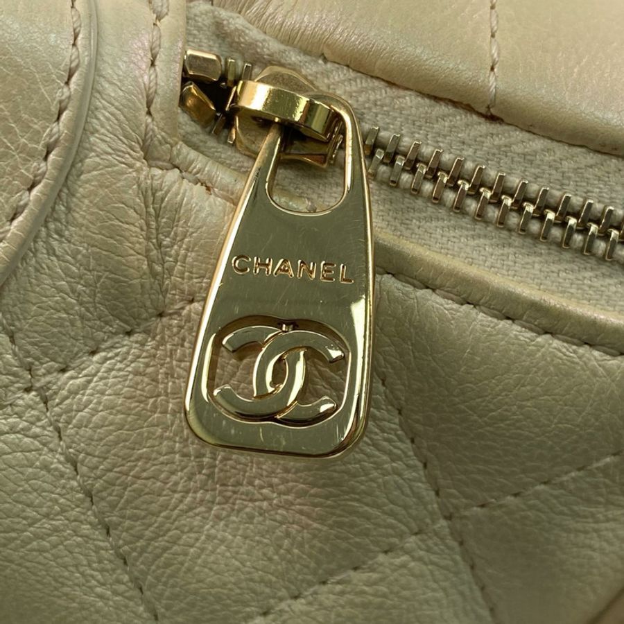 △ CHANEL 香奈兒 Pearl White Calfskin Gold Tone Metal Chain Belt Bag No.27 2 way bag 珍珠白色小牛皮金色金屬No.27兩用袋-267013128-16