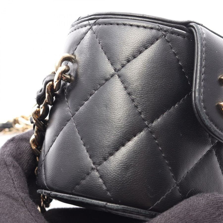 香奈兒 (CHANEL) Matelasse Mini Vanity 鏈條斜背包,羊皮材質,黑色,金色五金-5