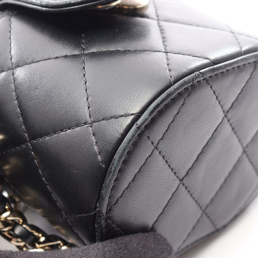 香奈兒 (CHANEL) Matelasse Mini Vanity 鏈條斜背包,羊皮材質,黑色,金色五金-11
