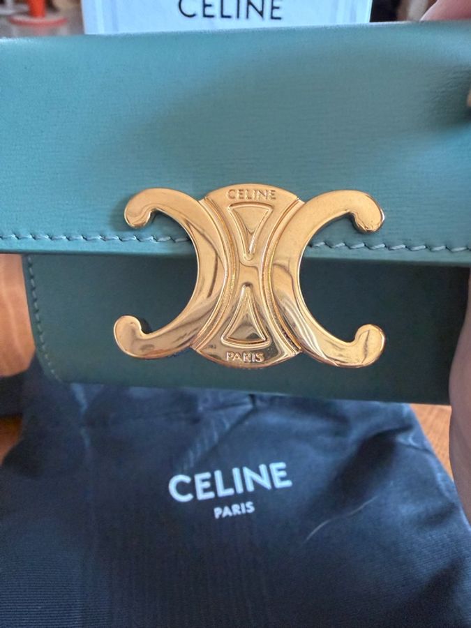 CELINE Triomphe 凱旋門三折短夾 Smooth Calfskin｜霧綠色（Sage）-3