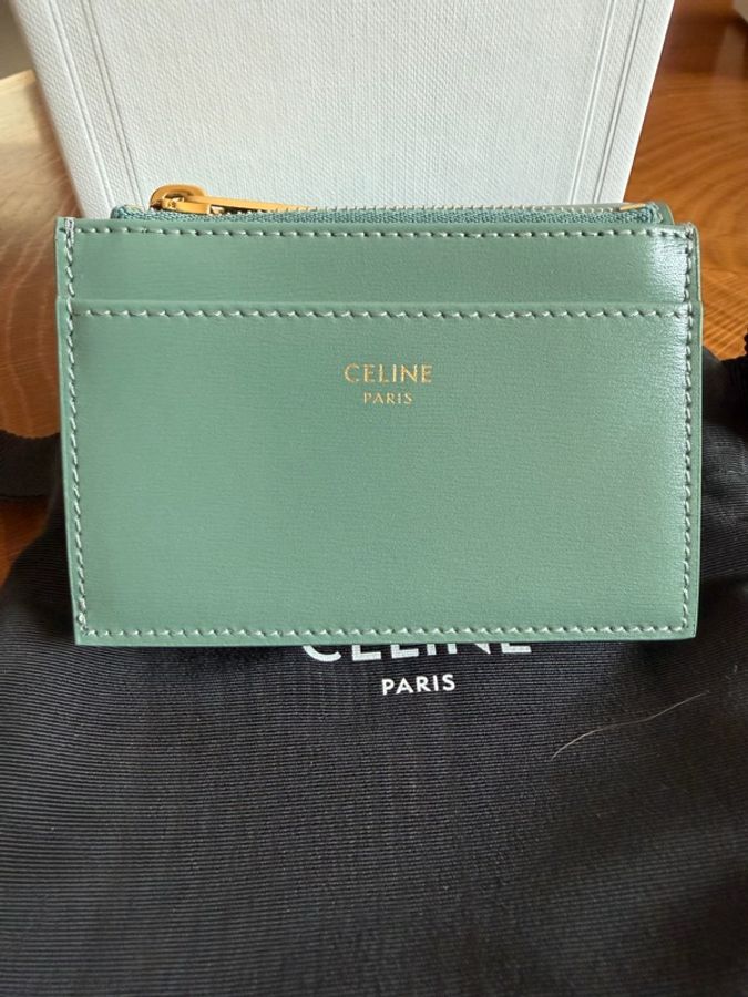 CELINE Triomphe 凱旋門三折短夾 Smooth Calfskin｜霧綠色（Sage）-9