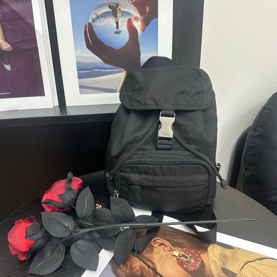 【赫蒂國際精品】 Prada 經典尼龍後背包 vintage 二手 中古-1