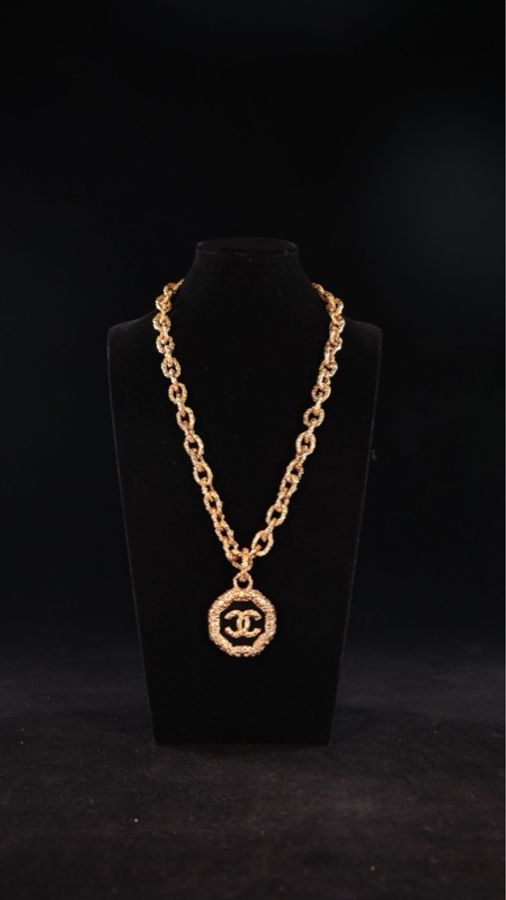 Chanel 03年素金八角镜雕花熔岩cc项链-0