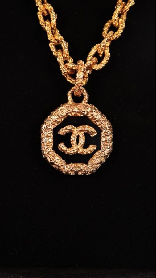 Chanel 03年素金八角镜雕花熔岩cc项链-12