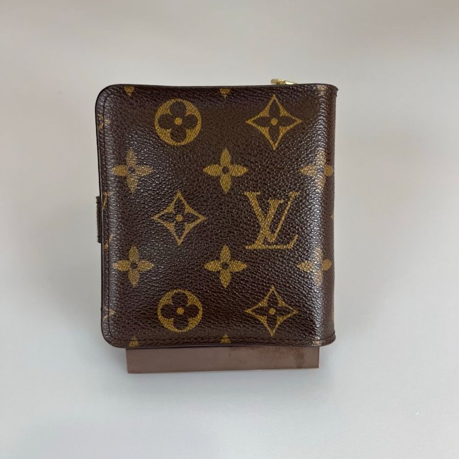 LV M61667 老花釦式短夾-1